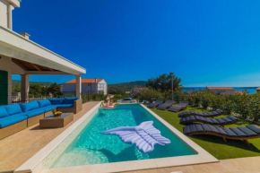 Luxury Villa East